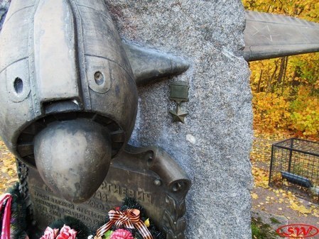 Памятник лётчику В.Г. Серову