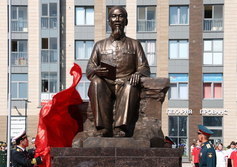 Памятник Хо Ши Мину в Санкт-Петербурге 