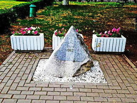 Памятник жертвам расстрела демонстрации в Новочеркасске в 1962 году 