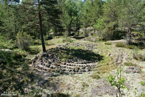 Каменный лабиринт на о. Крутояр