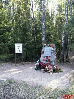 Памятный знак на месте гибели танкистов