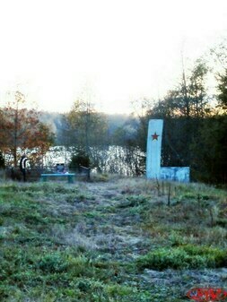 Братская могила неизвестных советских воинов в Заручье