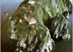 Маяк на мысе Чирикова