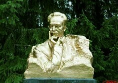 Памятник Н.Ф. Кайманову