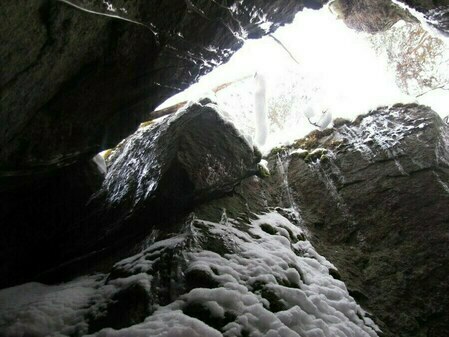 Пещера-расщелина Пирункиррко