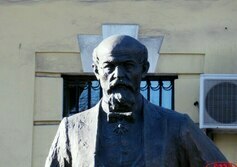 Памятник Н. Путилову