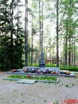 Братская могила советских воинов № 13