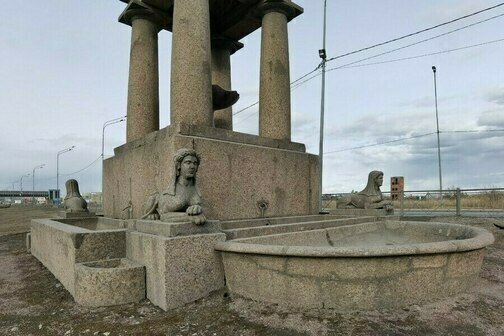 Фонтан-поилка «Четыре сфинкса»