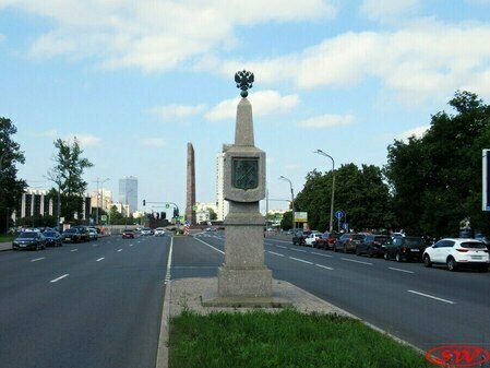Памятный знак «Историческая и духовная связь Москвы и Санкт-Петербурга»