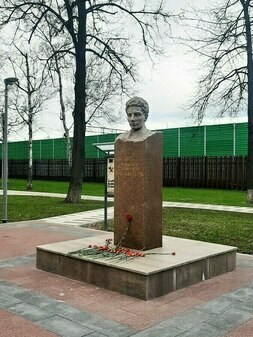 Бюст А.С. Хлобыстова