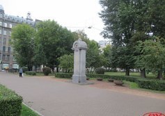 Памятный знак на месте снесённой Покровской церкви