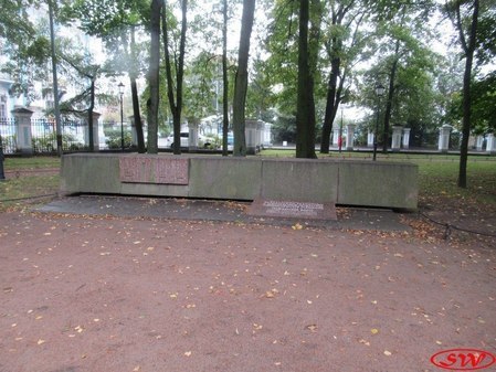 Братская могила в Никольском саду