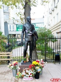 Памятник Евгению Вахтангову в Москве