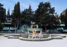 Фонтан "Рыбак" на набережной Алушты