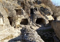 Комплекс хозяйственных пещер в Чуфут-Кале