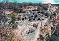 Комплекс хозяйственных пещер в Чуфут-Кале