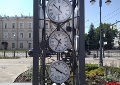 Часы с одиннадцатью циферблатами