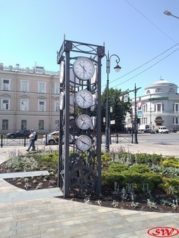 Часы с одиннадцатью циферблатами