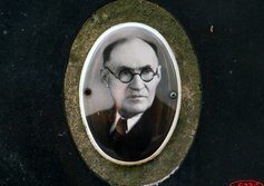 Памятник М.Е. Ткаченко