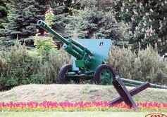 Пушка ЗИС-3 на площади Мужества