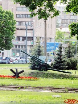 Пушка ЗИС-3 на площади Мужества