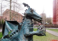 "Дракониха с яйцом"