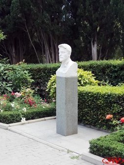 Бюст А.П. Чехова на "Белой даче"