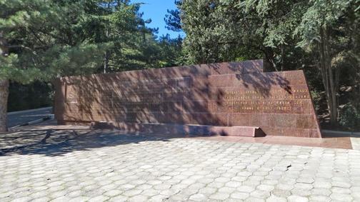 Памятник борцам за власть Советов в Ялте