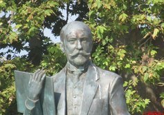 Памятник архитектору Н.П. Краснову в Ялте