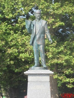 Памятник архитектору Н.П. Краснову в Ялте