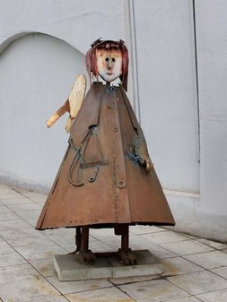 «Ржавый ангел» у Сахаровского центра в Москве