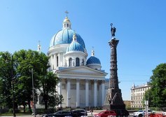 Колонна Славы у Троице-Измайловского собора