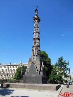 Колонна Славы у Троице-Измайловского собора