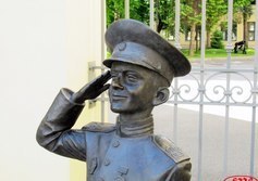 Скульптура суворовца