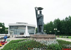 Памятник И.А. Куратову в Сыктывкаре