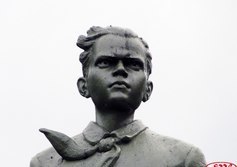 Памятник Павлику Морозову в Детском парке