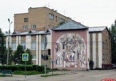 Художественное панно на стене Художественной школы в Ухте