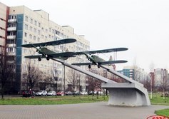 Первым лётчикам России, героическим авиаторам Комендантского аэродрома