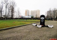 Братское кладбище ленинградцев и советских воинов на Серафимовском кладбище