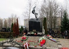 Мемориал погибшим на АПРК «Курск» на Серафимовском кладбище