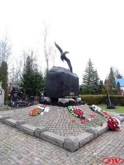 Мемориал погибшим на АПРК «Курск» на Серафимовском кладбище