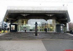 Бюст В.П. Чкалова у метро «Чкаловская»