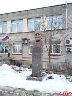 Бюст В.И. Ленина в Гостилицах