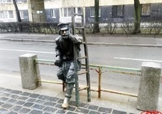 Памятник фонарщику в Петербурге