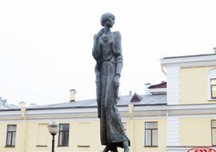 Памятник Анне Ахматовой напротив «Крестов»