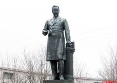 Памятник А.С. Попову на Петроградской стороне