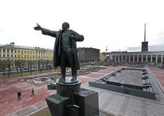 Памятник В.И. Ленину у Финляндского вокзала