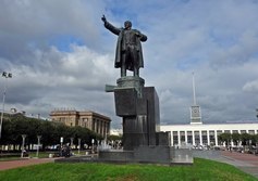 Памятник В.И. Ленину у Финляндского вокзала