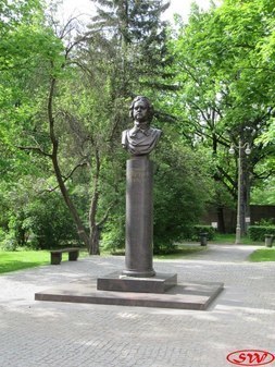 Памятник Петру Великому у Политехнического университета