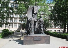 Памятник Петру и Февронии у Политехнического университета